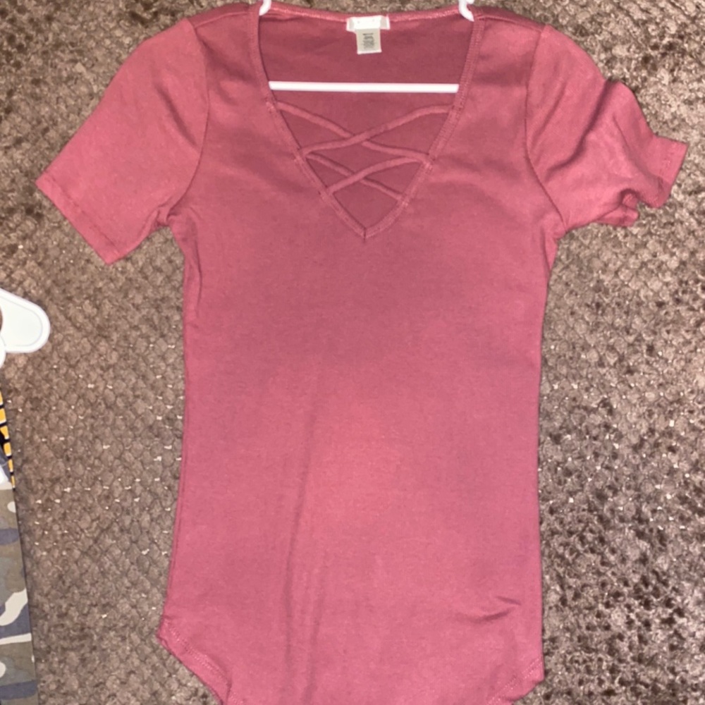 Selling 4 different tops together!